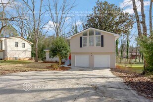 2290 Emerald Springs Dr in Decatur, GA - Building Photo