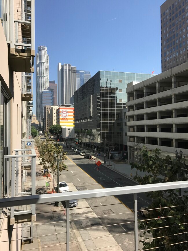 645 W 9th St, Unit 321 in Los Angeles, CA - Building Photo - Building Photo