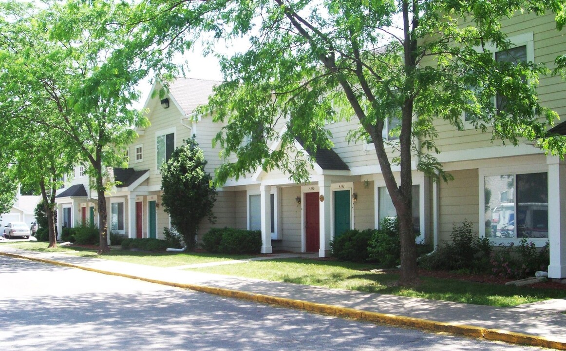4342 Maricopa Dr in Ames, IA - Building Photo