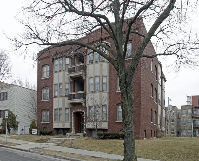 Shamrock North in Milwaukee, WI - Building Photo - Building Photo