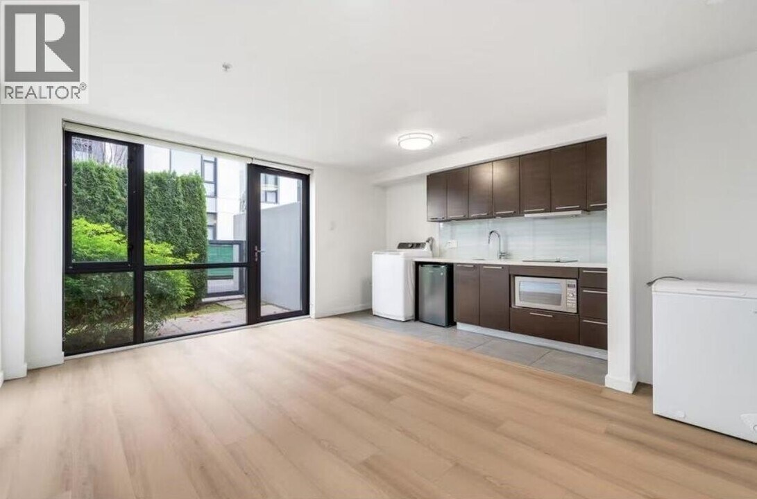 6342 Ash St in Vancouver, BC - Building Photo