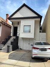 1566 Newcomb Ave in San Francisco, CA - Foto de edificio - Building Photo