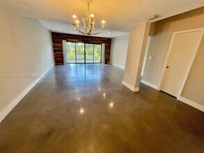 9007 SW 62nd Terrace in Miami, FL - Building Photo - Building Photo