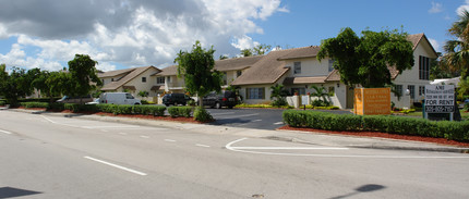 Villas at Coral Springs in Coral Springs, FL - Building Photo - Building Photo