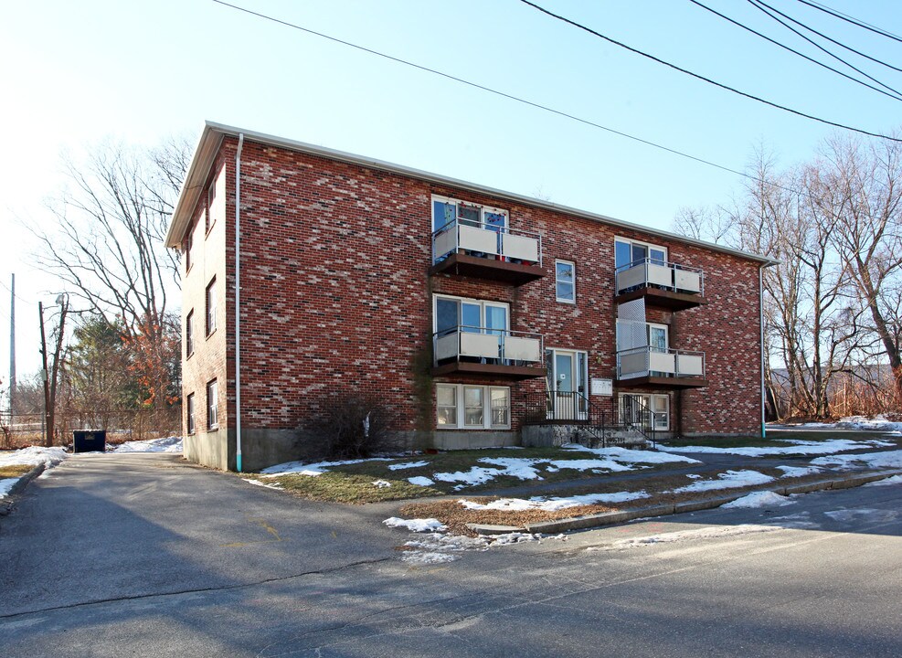 39 Wigwam Ave in Worcester, MA - Building Photo