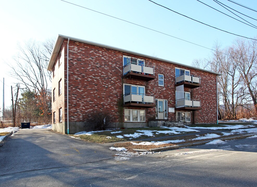 39 Wigwam Ave in Worcester, MA - Foto de edificio