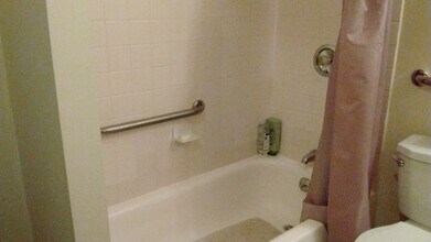 77 Pond Ave, Unit 6 in Brookline, MA - Building Photo - Building Photo