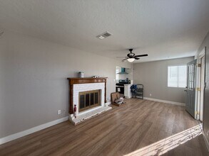 711 E Ave K4 in Lancaster, CA - Building Photo - Building Photo