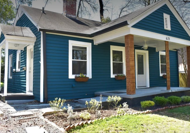 property at 621 W Markham Ave