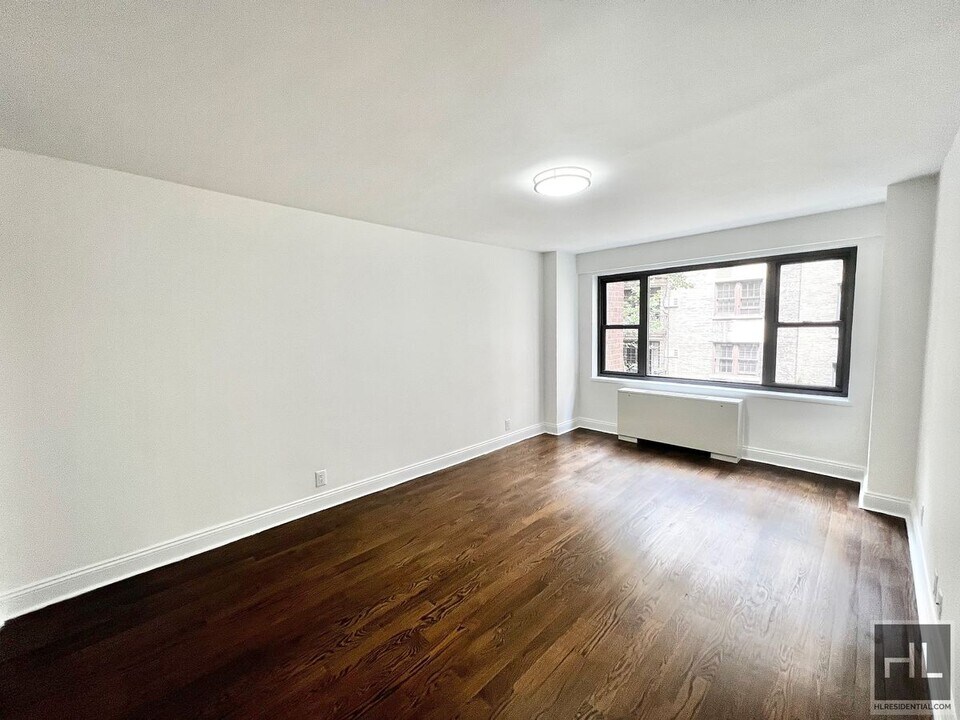 EAST 56 STREET in New York, NY - Building Photo