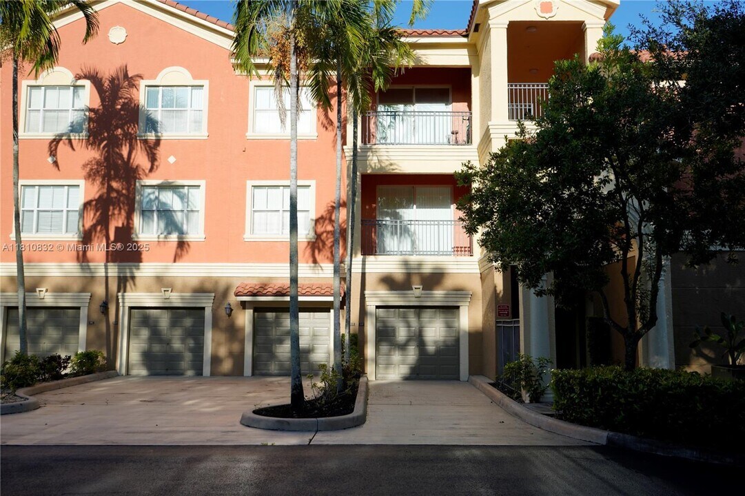 4506 SW 160th Ave in Miramar, FL - Building Photo