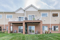 11305 Woodruff Lake Dr in Brighton, MI - Foto de edificio - Building Photo