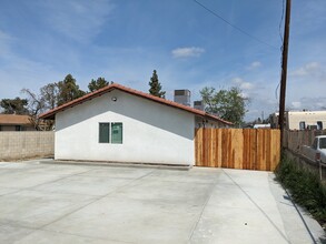 228 Lincoln Ave, Unit A in Bakersfield, CA - Foto de edificio - Building Photo
