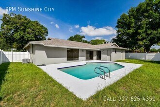 4310 Columbus Way S in St. Petersburg, FL - Building Photo - Building Photo