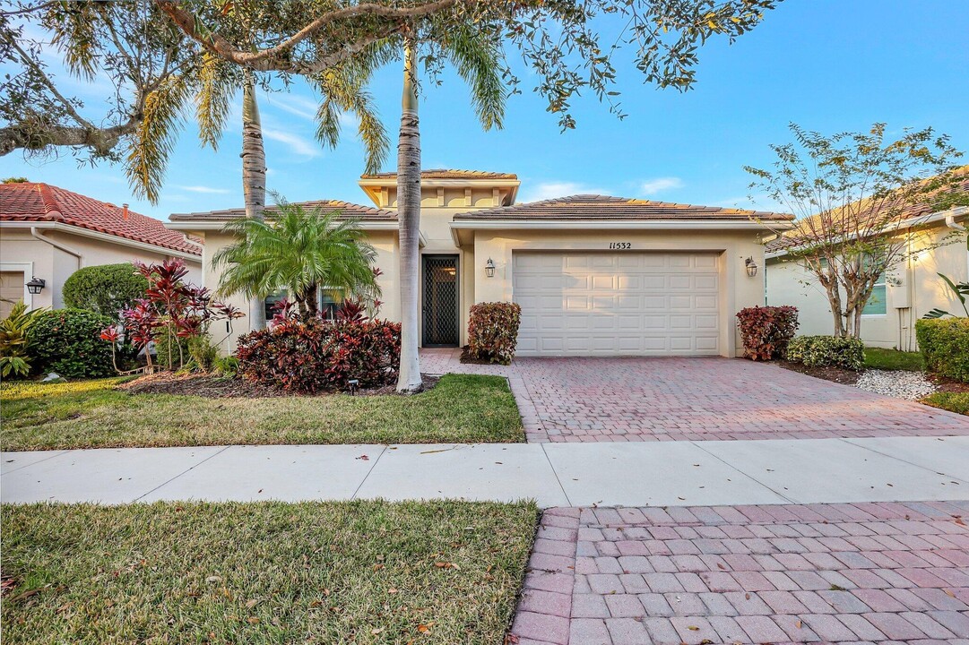 11532 SW Mountain Ash Cir in Port St. Lucie, FL - Foto de edificio