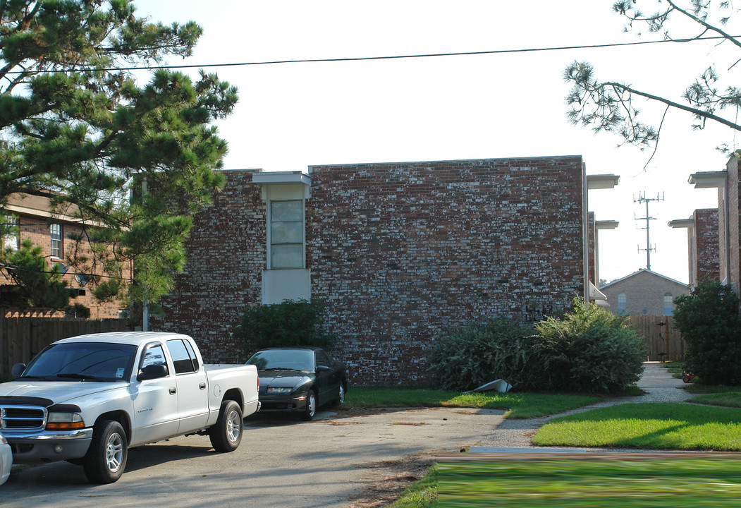 4417 Kent Ave in Metairie, LA - Foto de edificio