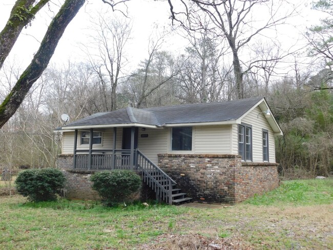 1037 Tucker St in Bessemer, AL - Building Photo - Building Photo