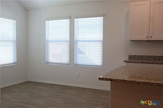 1060 Pronghorn Trl in Seguin, TX - Building Photo - Building Photo