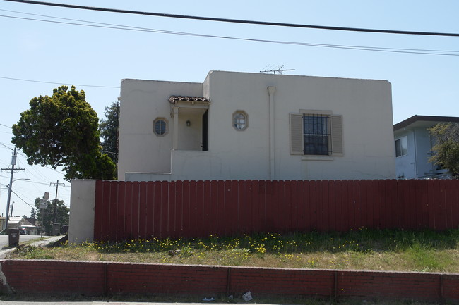 3501 Lyon Ave in Oakland, CA - Foto de edificio - Building Photo