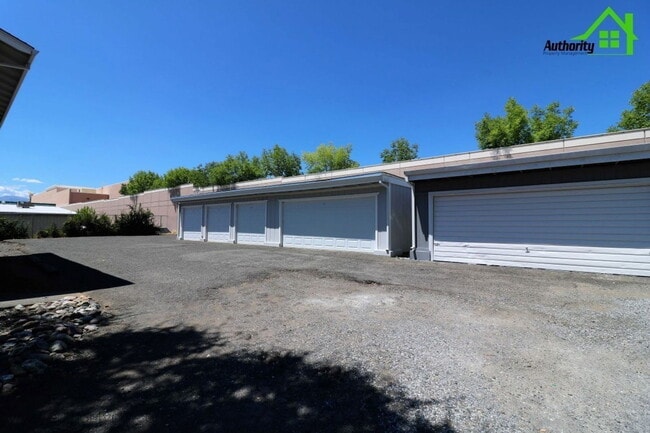 900 Jamieson Ct in Redding, CA - Building Photo - Building Photo