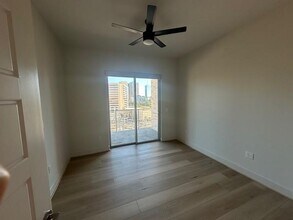 214 Barton Springs Rd in Austin, TX - Building Photo - Building Photo