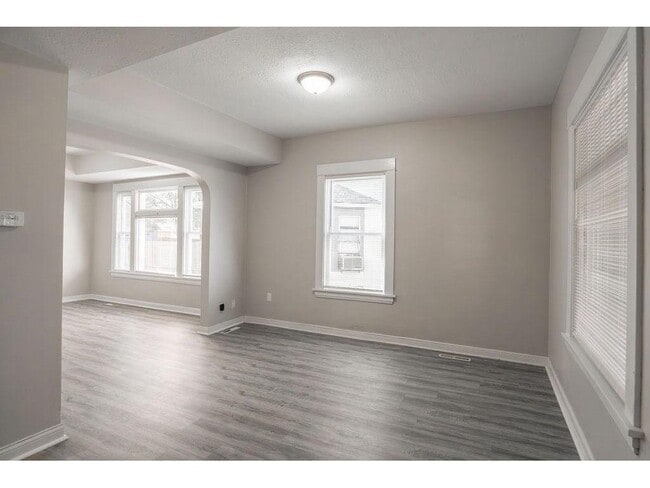 property at 1606 Concordia Ave