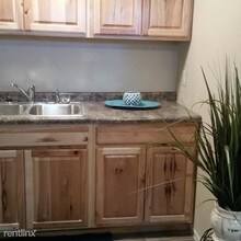 264 College St SE-Unit -Apt 7 in Valley City, ND - Foto de edificio - Building Photo