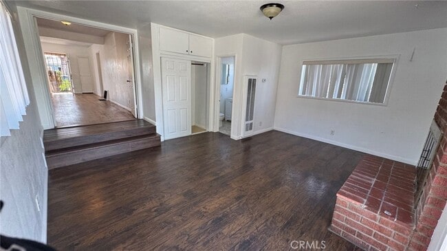 2845 E Thompson St in Long Beach, CA - Foto de edificio - Building Photo