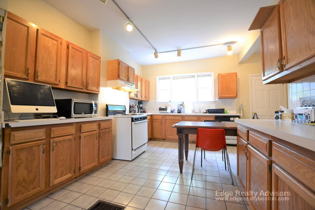 14 Woodmont St in Boston, MA - Building Photo