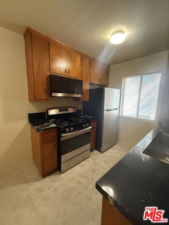 1166 Amherst Ave in Los Angeles, CA - Building Photo - Building Photo