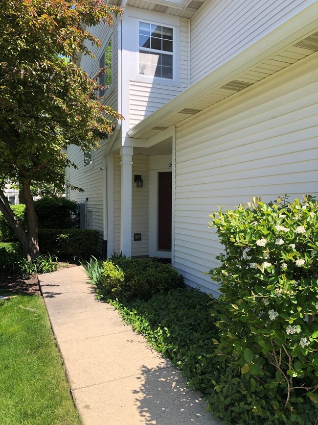 2911 Stockton Ct in Naperville, IL - Building Photo - Building Photo