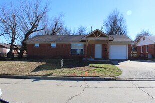 5908 NW 61st St in Warr Acres, OK - Building Photo