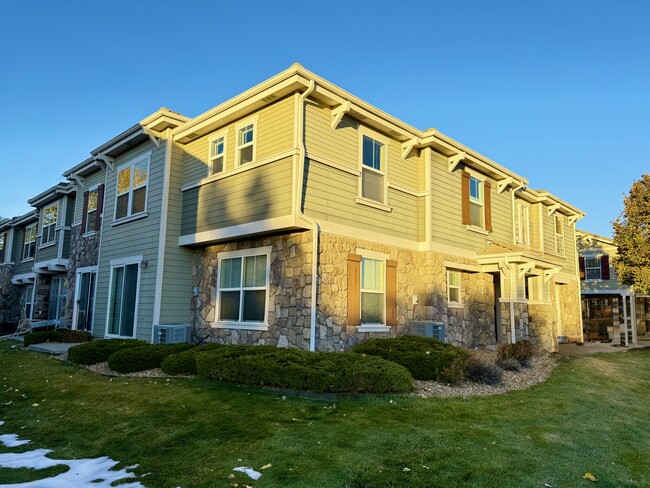 9786 Mayfair Street Unit E in Englewood, CO - Foto de edificio - Building Photo