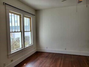 921 W Oak St in Denton, TX - Building Photo - Building Photo