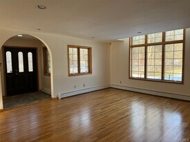 88 Pierce Cir in New Hampton, NY - Building Photo