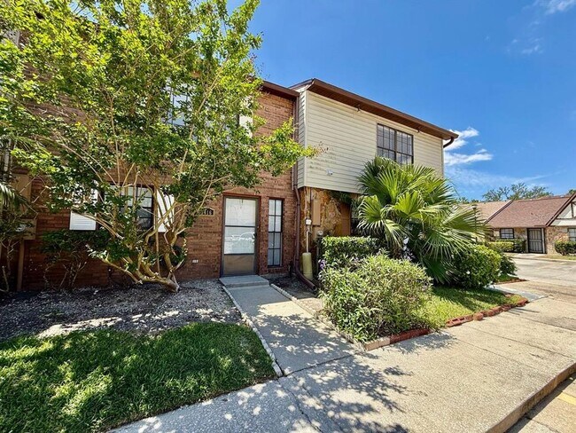 3416 Sunrise Villas Ct N in Tampa, FL - Building Photo - Building Photo