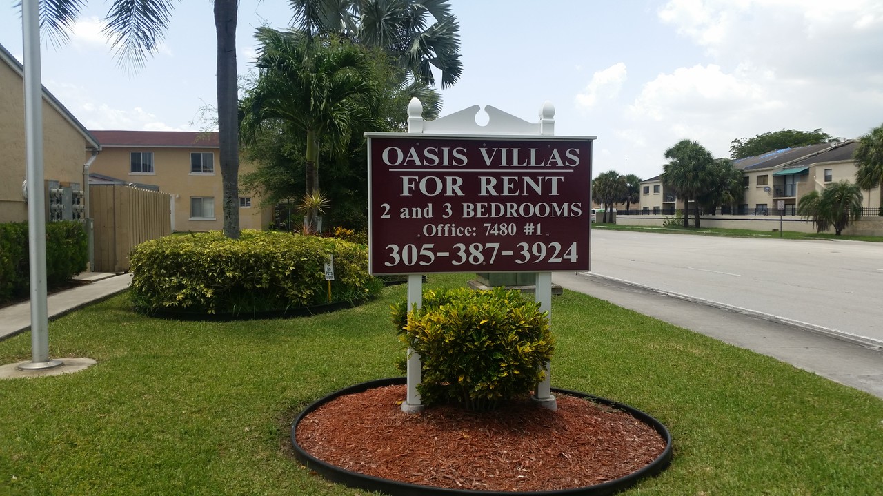 Oasis Apartments in Miami, FL - Building Photo