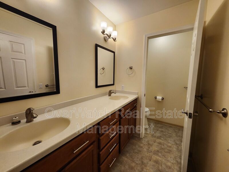 2421 Asterion Cir in Anchorage, AK - Building Photo