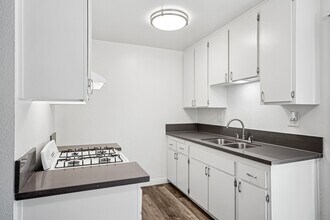 Westland @ Greenleaf in Long Beach, CA - Building Photo - Building Photo