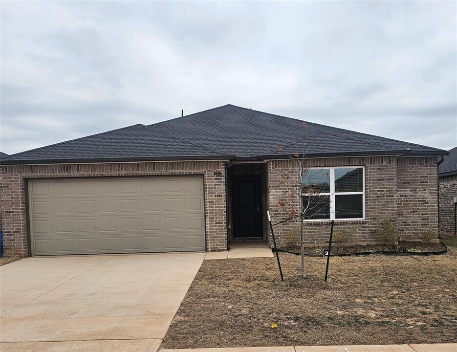 1824 Rock Elm Dr in Edmond, OK - Building Photo