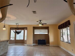 141 Cliff Valley Dr in Las Vegas, NV - Building Photo - Building Photo