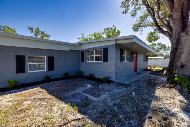 1302 Warrington Wy in Tampa, FL - Building Photo