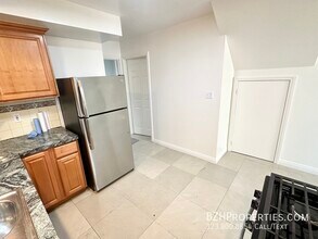 5935 Willoughby Ave in Los Angeles, CA - Building Photo - Building Photo