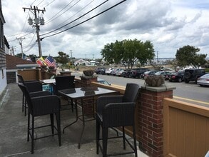 24 Chilton St in Plymouth, MA - Foto de edificio - Building Photo