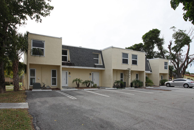 Pelican Pointe in Boynton Beach, FL - Foto de edificio - Building Photo