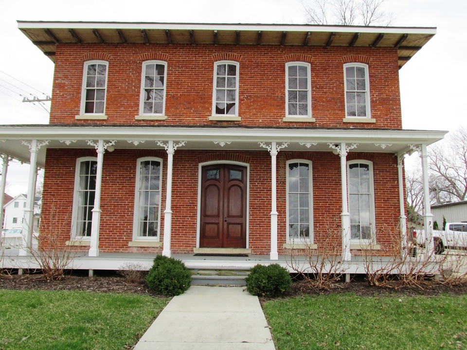 401 E 2nd St in Sterling, IL - Building Photo