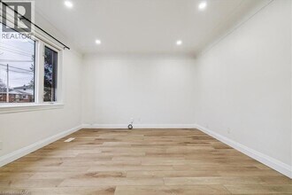 889 Fennell Ave E in Hamilton, ON - Building Photo - Building Photo