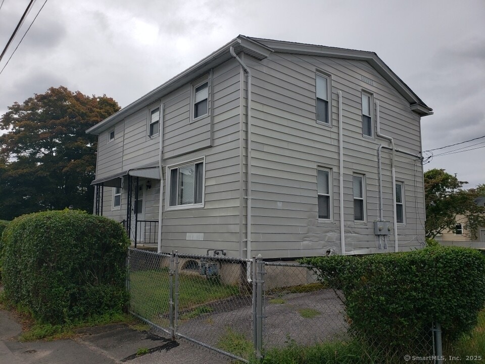 359 Atwood Ave in Waterbury, CT - Building Photo