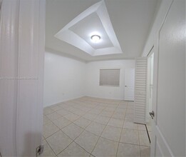 7674 NW 183rd Terrace in Hialeah, FL - Building Photo - Building Photo