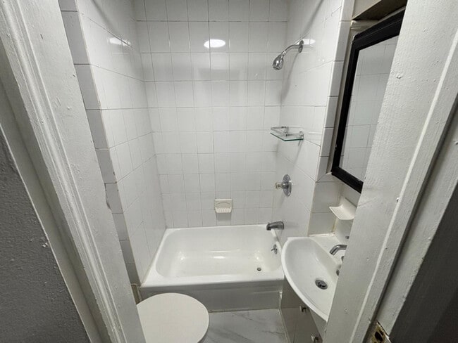 303 58th St in West New York, NJ - Foto de edificio - Building Photo